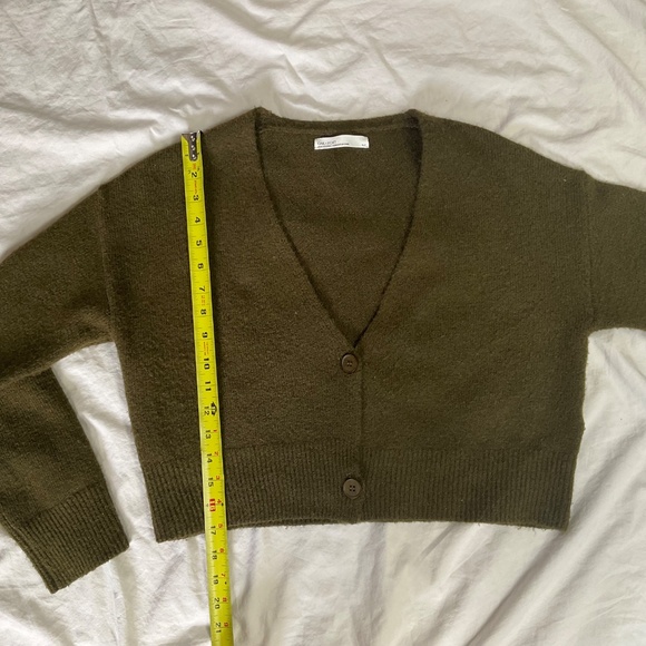 Oak + Fort Cropped Fuzzy V-Neck Cardigan Mossy Green Size Small - Picture 3 of 6